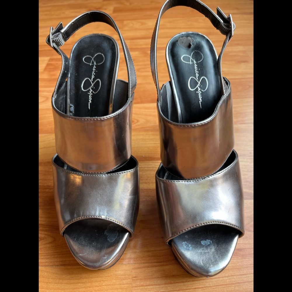 Jessica Simpsons: JP- Elainey  Silver Metallic Platform Sandals 9.5